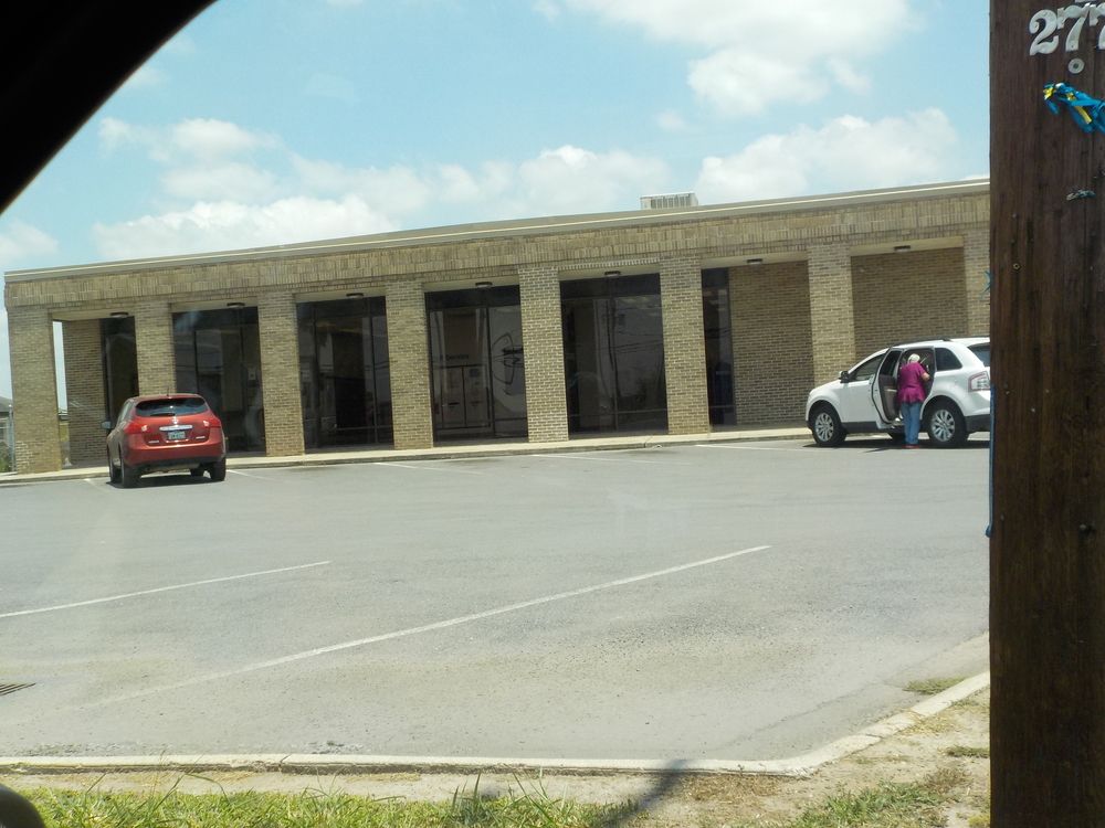 994 E Hidalgo Ave, Raymondville, TX 78580